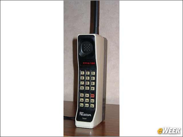 2 - 1983: Motorola DynaTAC 8000X